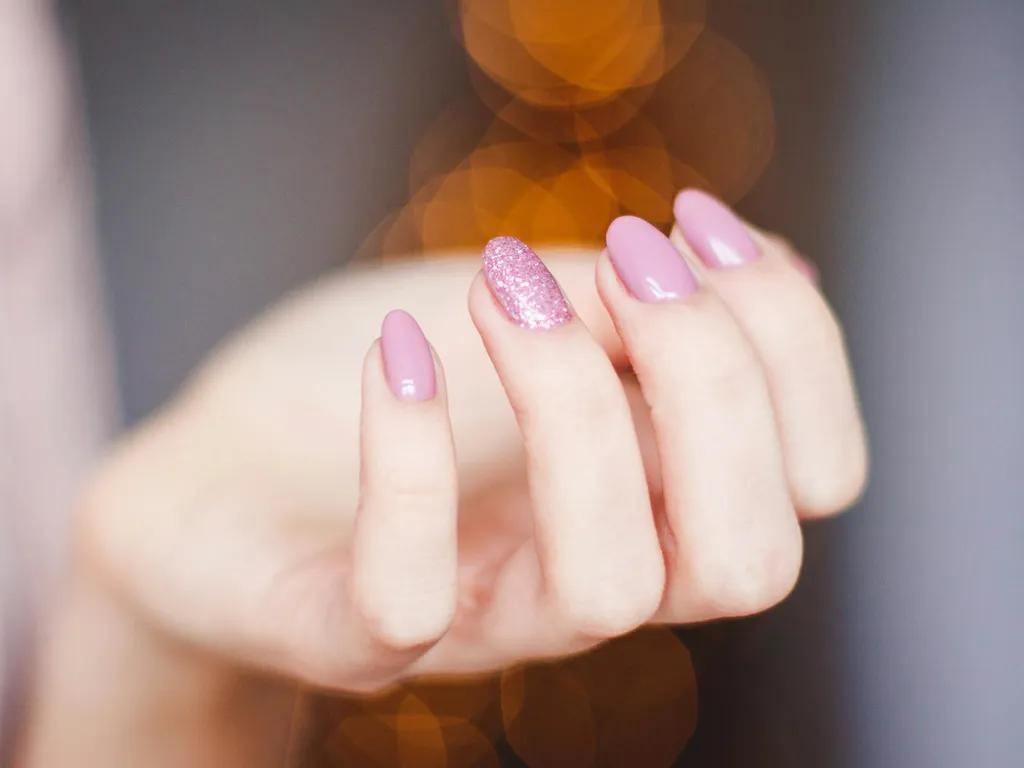 Camoufler repousse ongle gel : techniques rapides, sûres et DIY